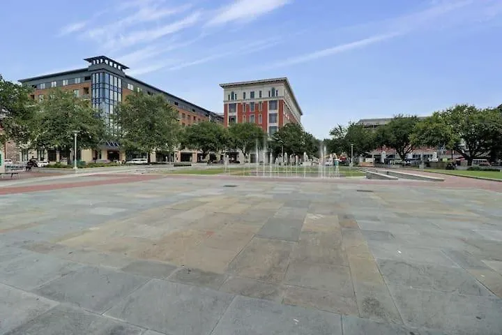 Διαμέρισμα Lush Savannah Loft - Near Plant Riverside District