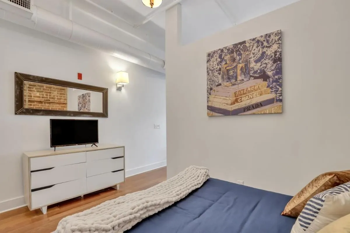 Lush Savannah Loft - Near Plant Riverside District Διαμέρισμα